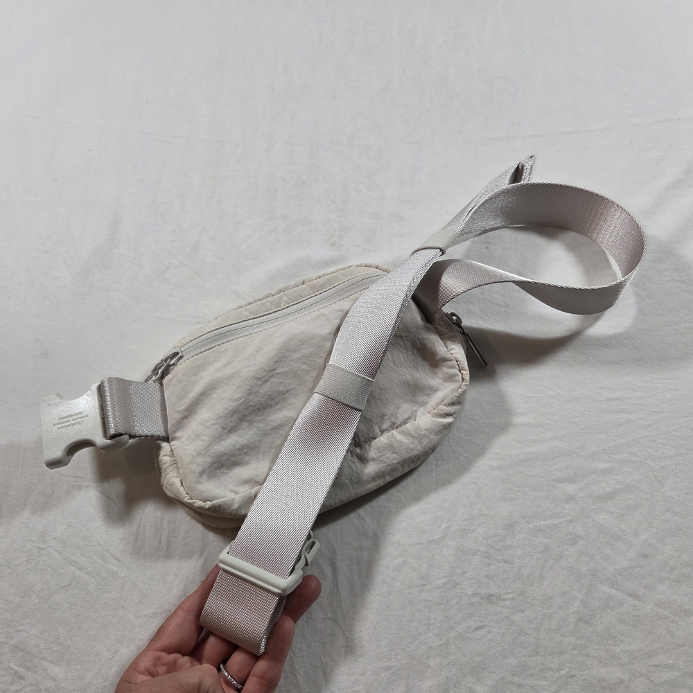 Lululemon Athletica Fanny Pack Cloth  Off-White Belt Bag Lightweight Vacation - Picture 6 of 9